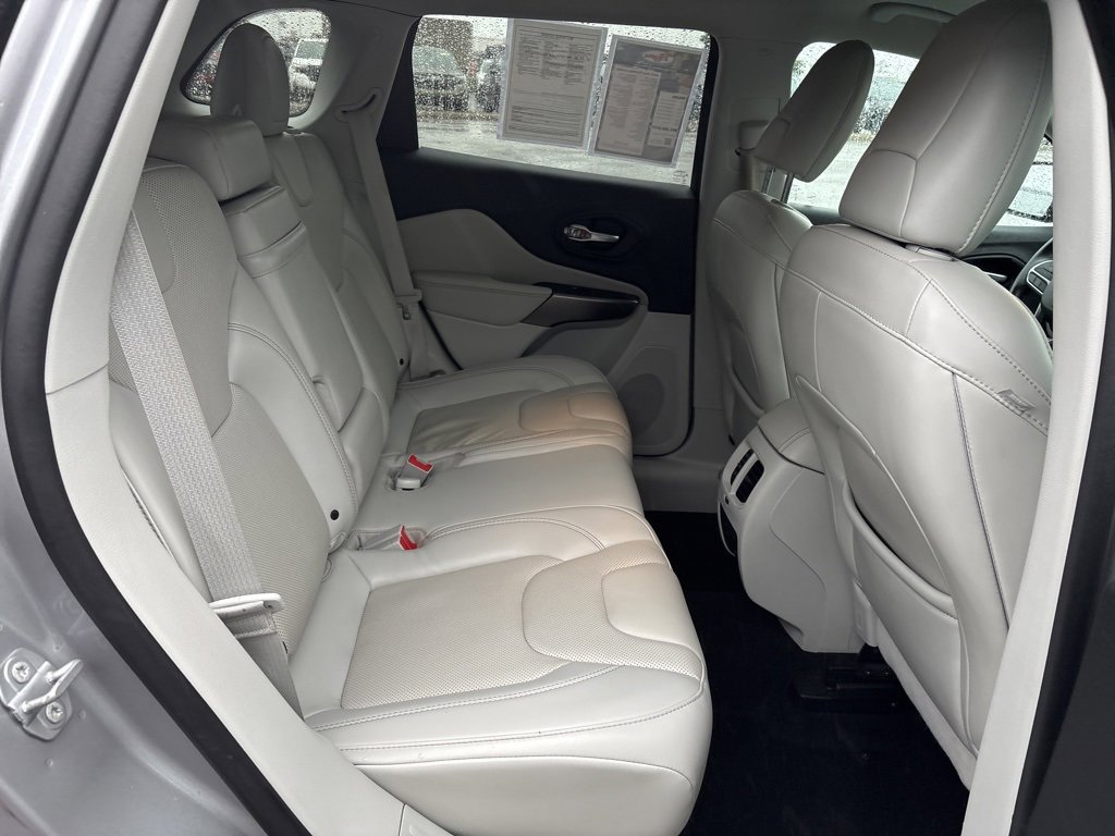 Used 2019 Jeep Cherokee Limited image 11