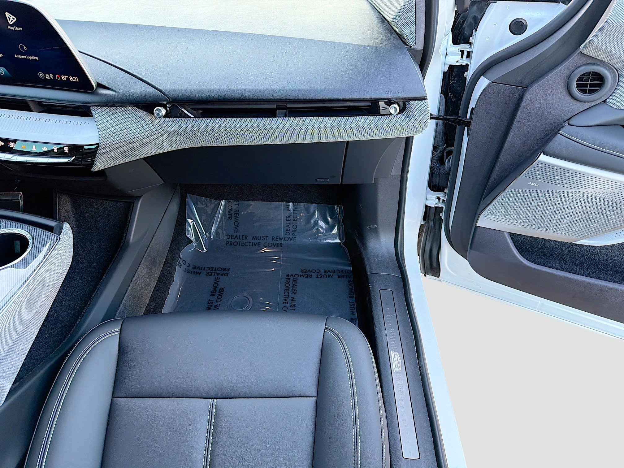 Used 2025 Cadillac Optiq Sport 1 w/ LPO, Floor Liner Package image 18