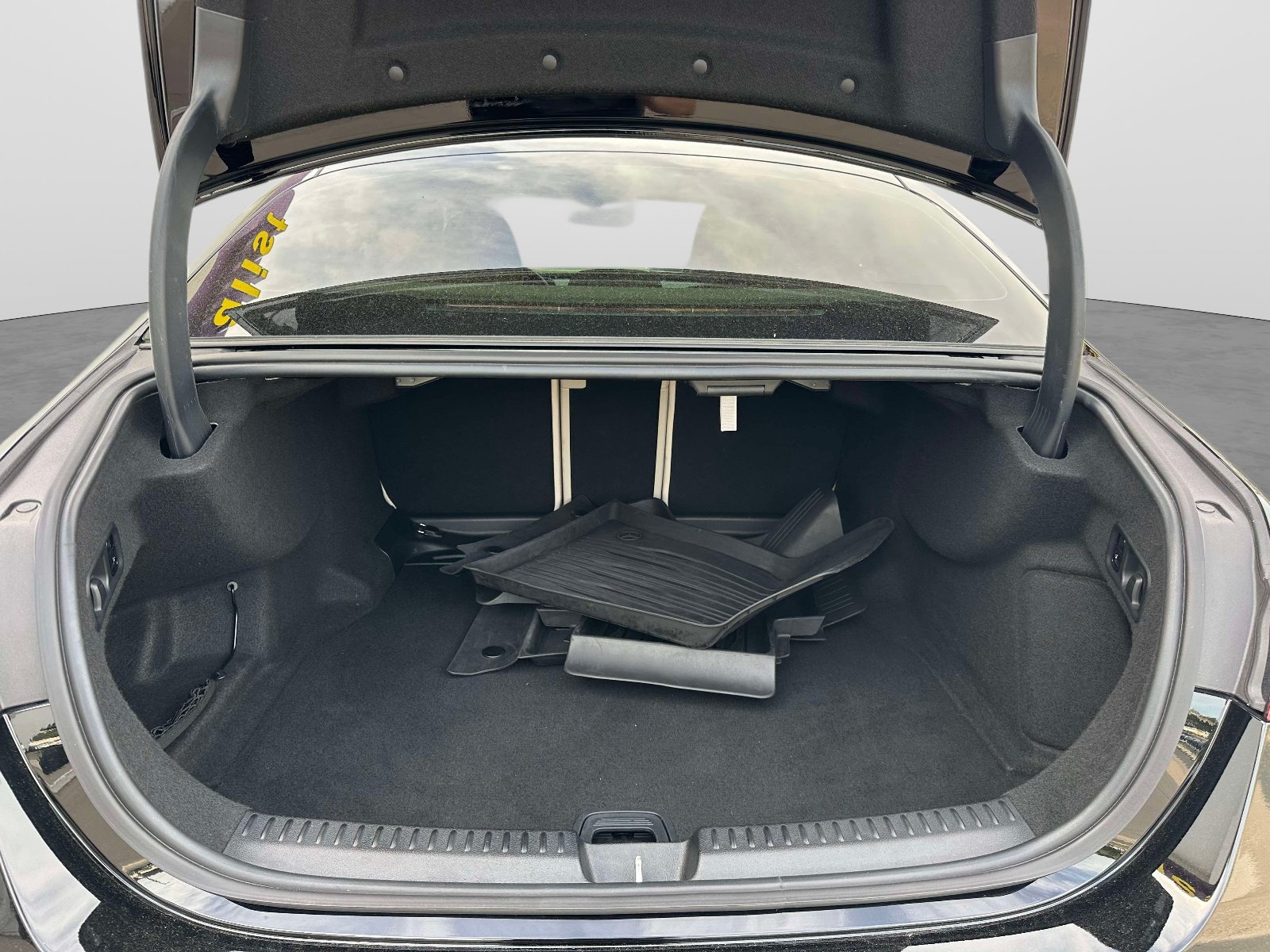 Used 2025 Mercedes-Benz E 350 4MATIC Sedan image 12