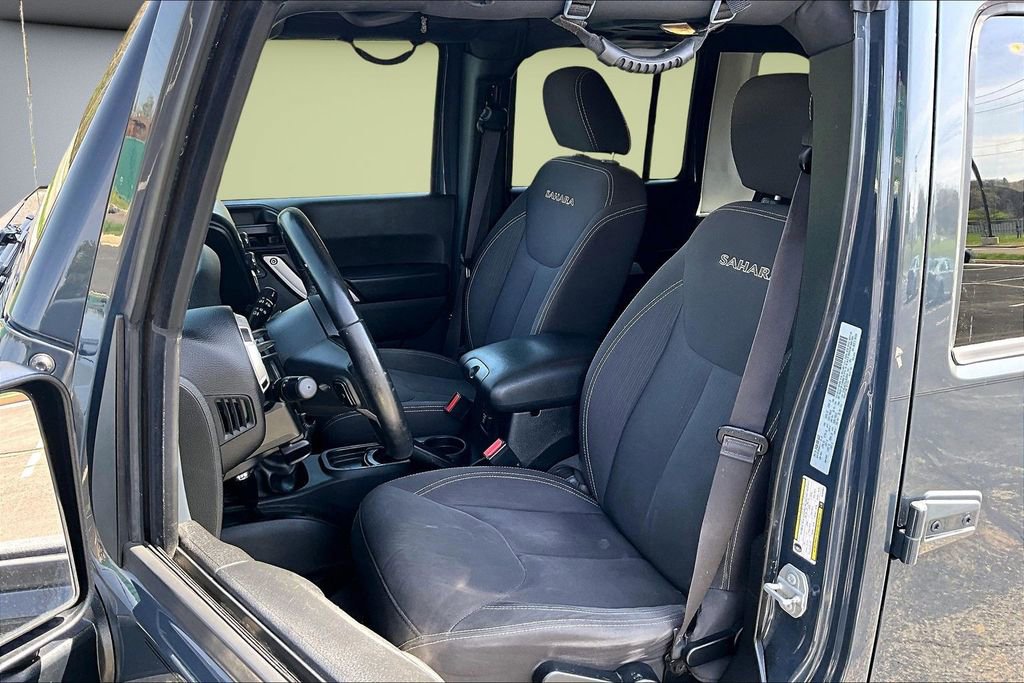 Used 2017 Jeep Wrangler Unlimited Sahara w/ Connectivity Group image 20