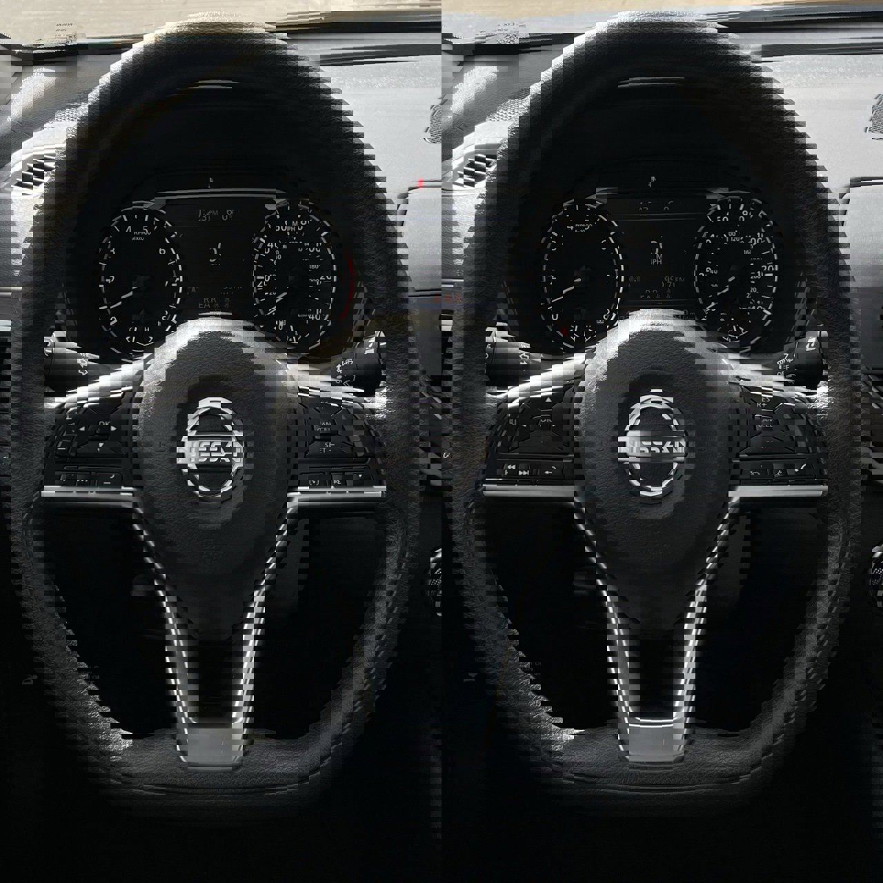 Used 2024 Nissan Altima 2.5 SV image 12