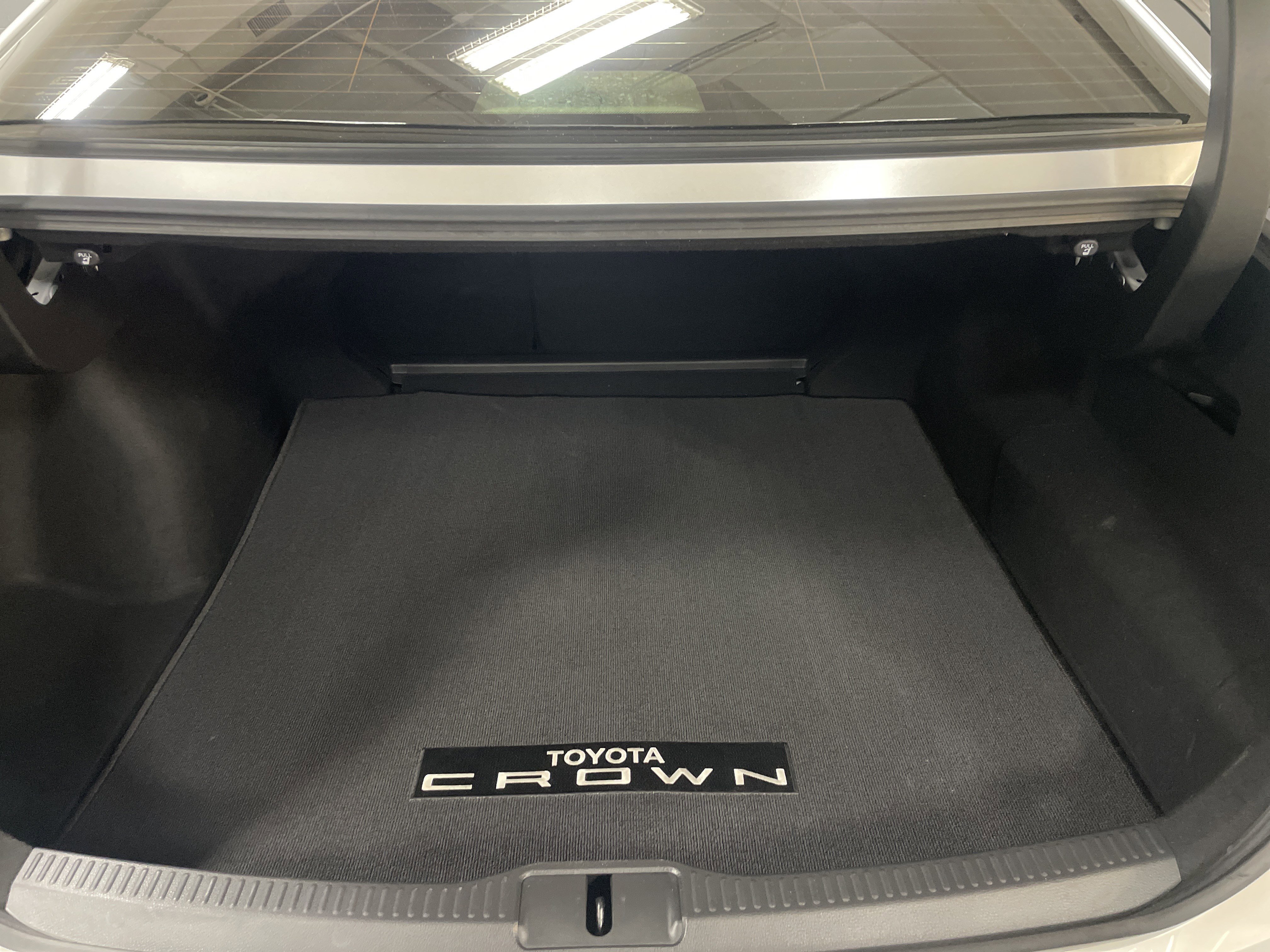 Used 2023 Toyota Crown Limited image 34