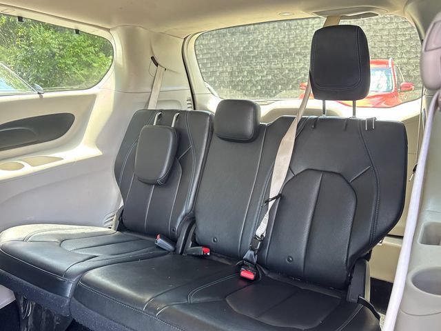 Used 2021 Chrysler Pacifica Touring-L FWD image 12