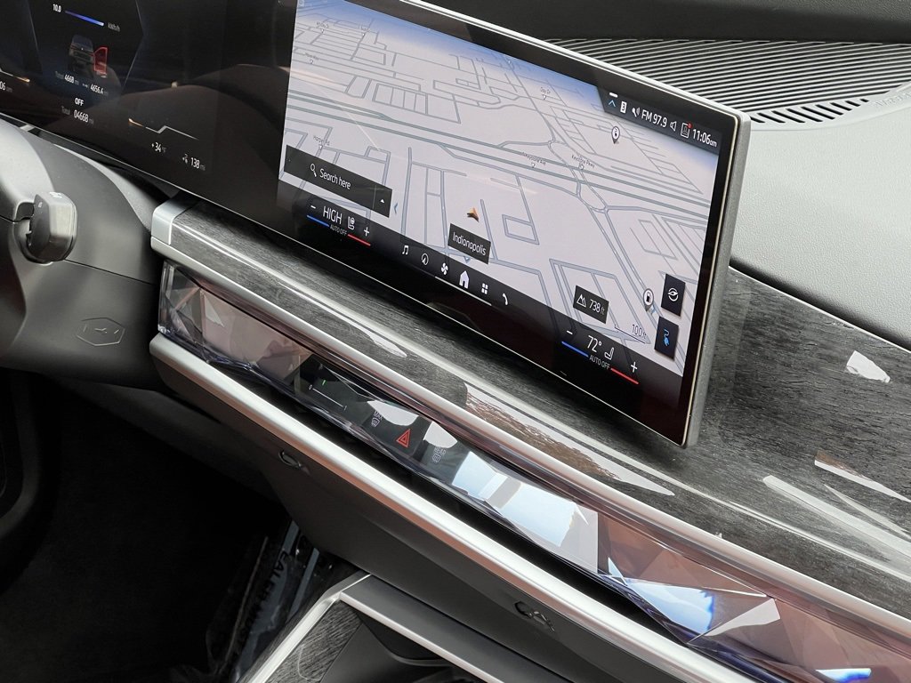 Used 2024 BMW i7 xDrive60 w/ Executive Package image 38