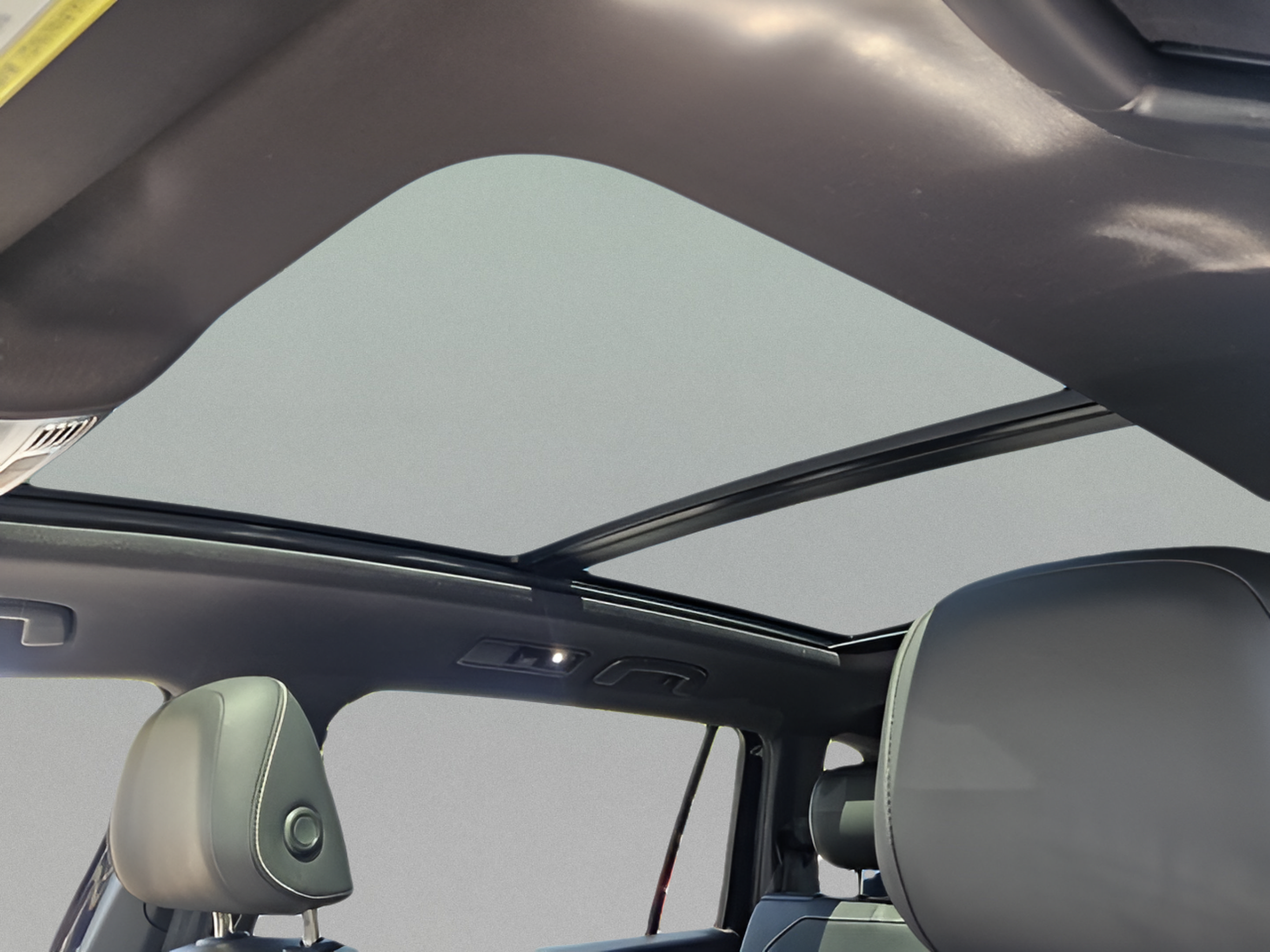 Certified 2023 Volkswagen Tiguan SE R-Line FWD image 14