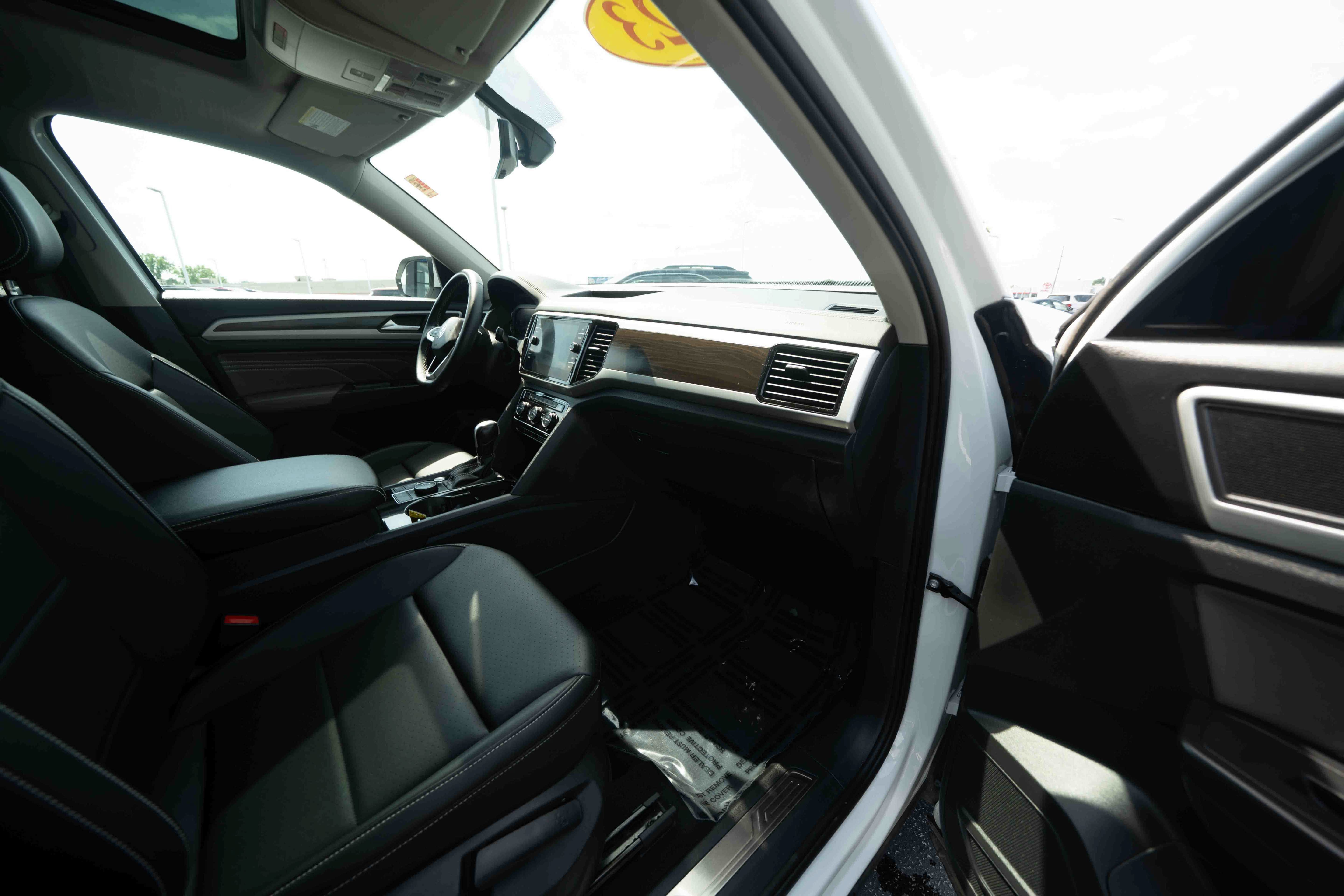 Used 2023 Volkswagen Atlas SE w/ Panoramic Sunroof Package AWD/4WD image 26