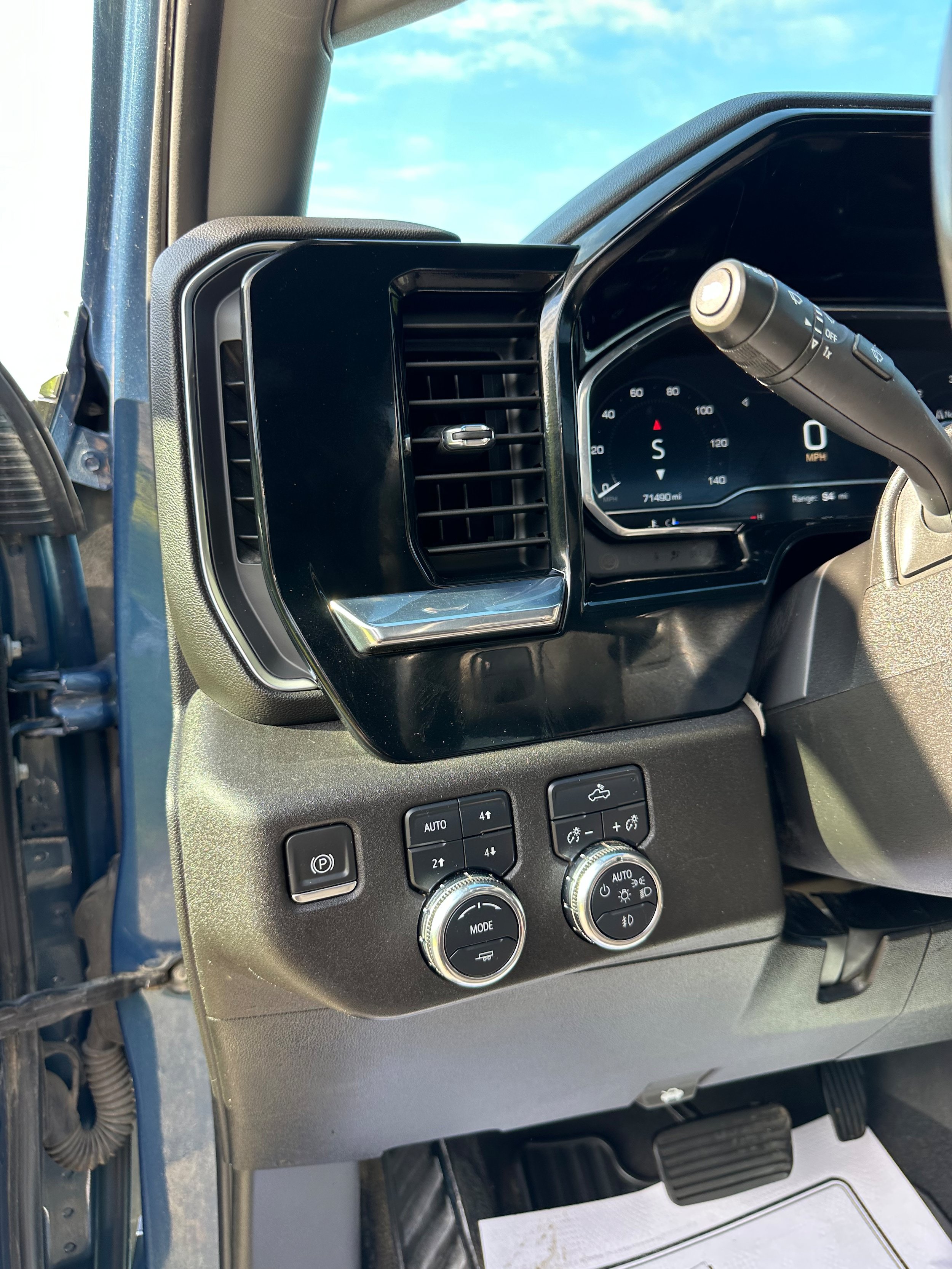 Used 2024 GMC Sierra 2500 SLE w/ SLE Convenience Package AWD/4WD image 11