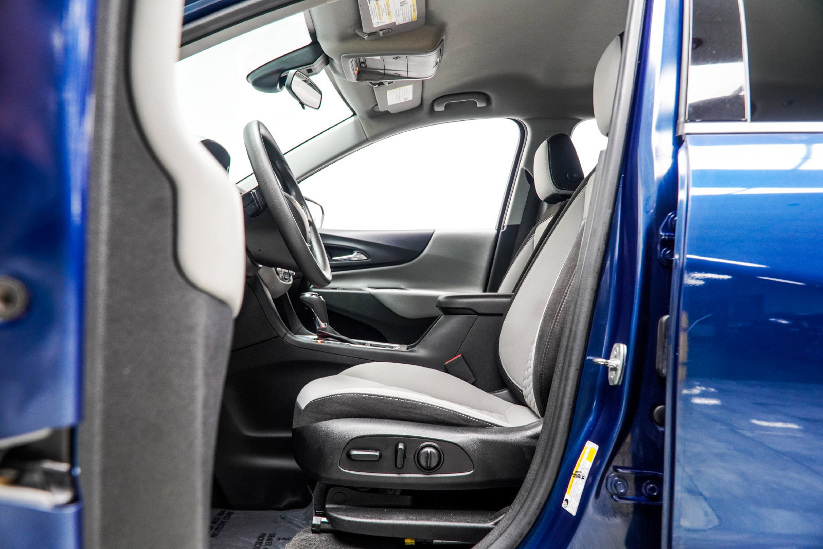 Used 2020 Chevrolet Equinox LT FWD image 34