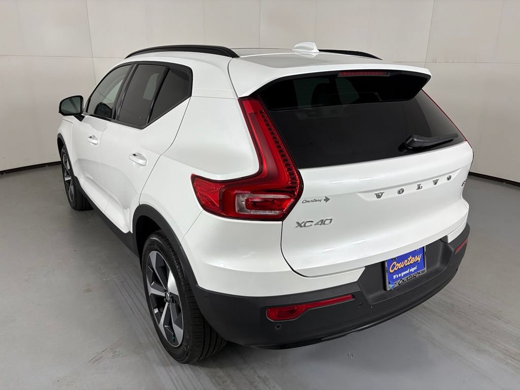 Used 2026 Volvo XC40 B5 Plus AWD/4WD image 6