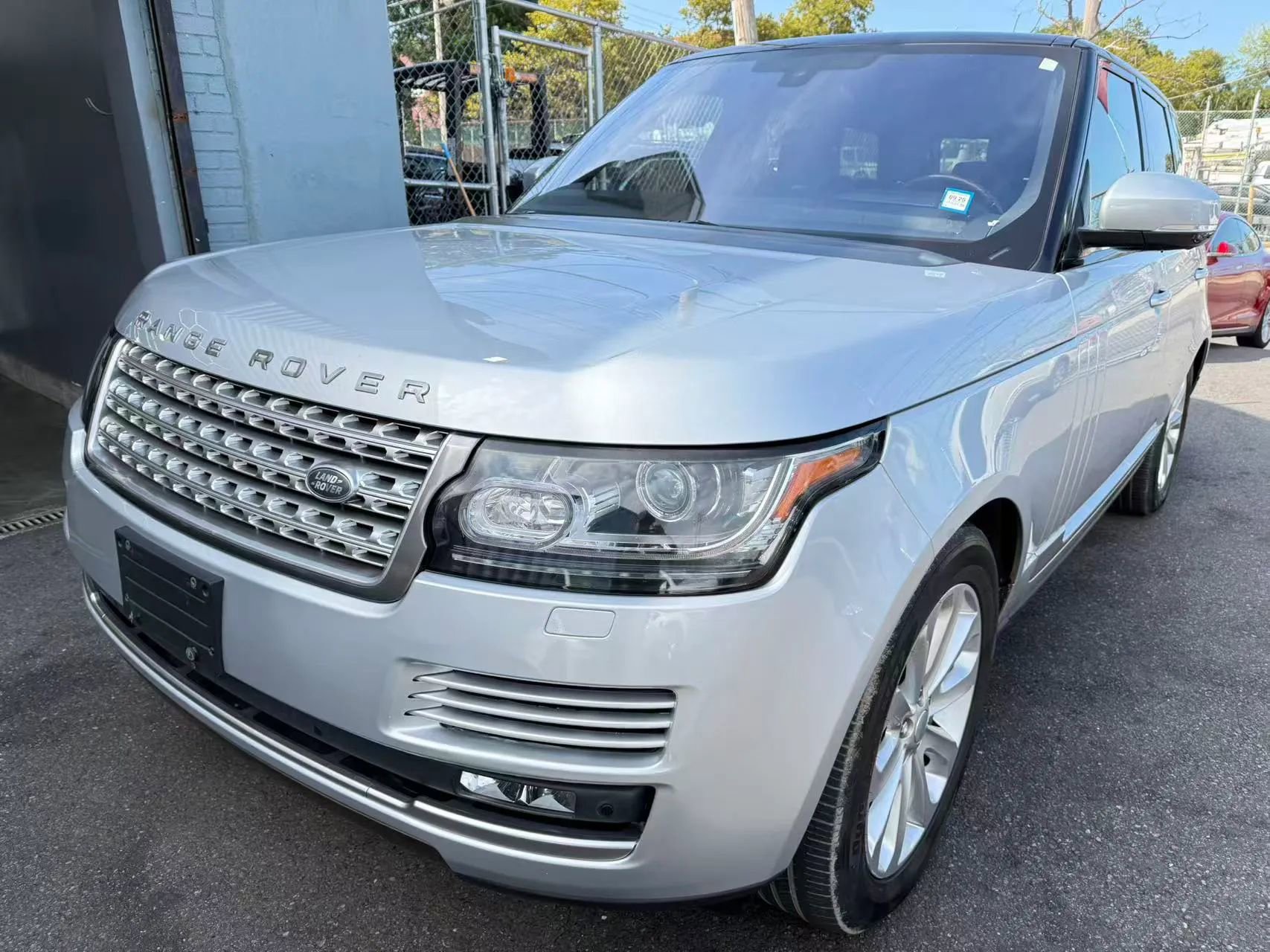 Used 2016 Land Rover Range Rover HSE image 3