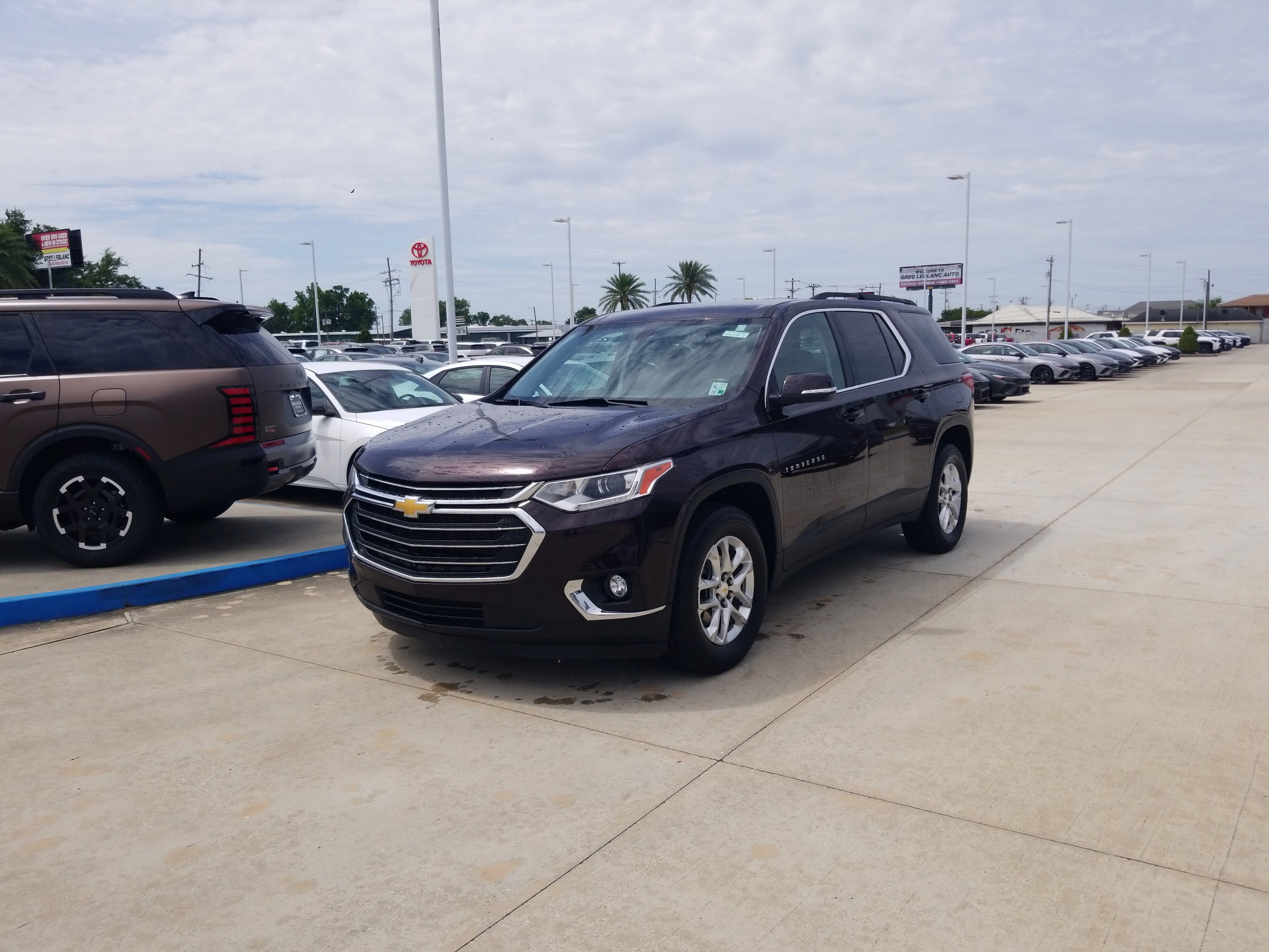 Used 2021 Chevrolet Traverse LT image 3