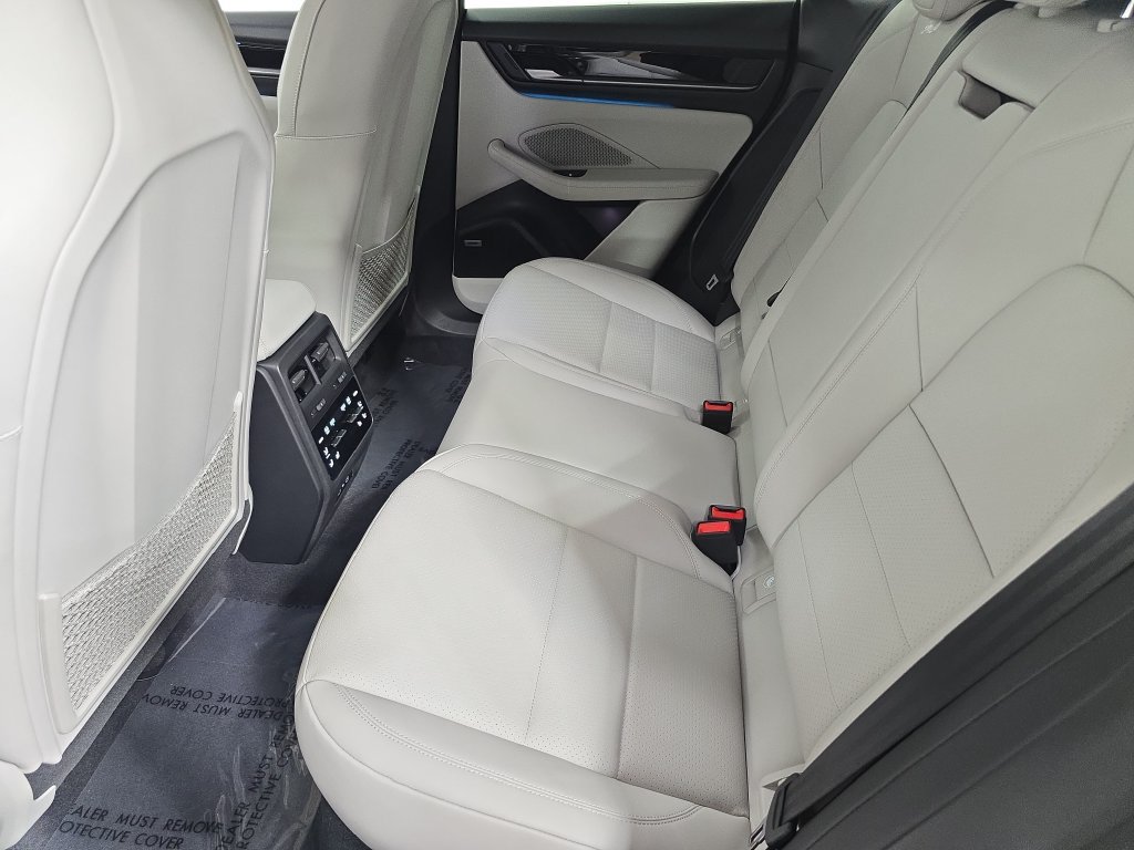 New 2026 Porsche Macan Electric RWD image 24