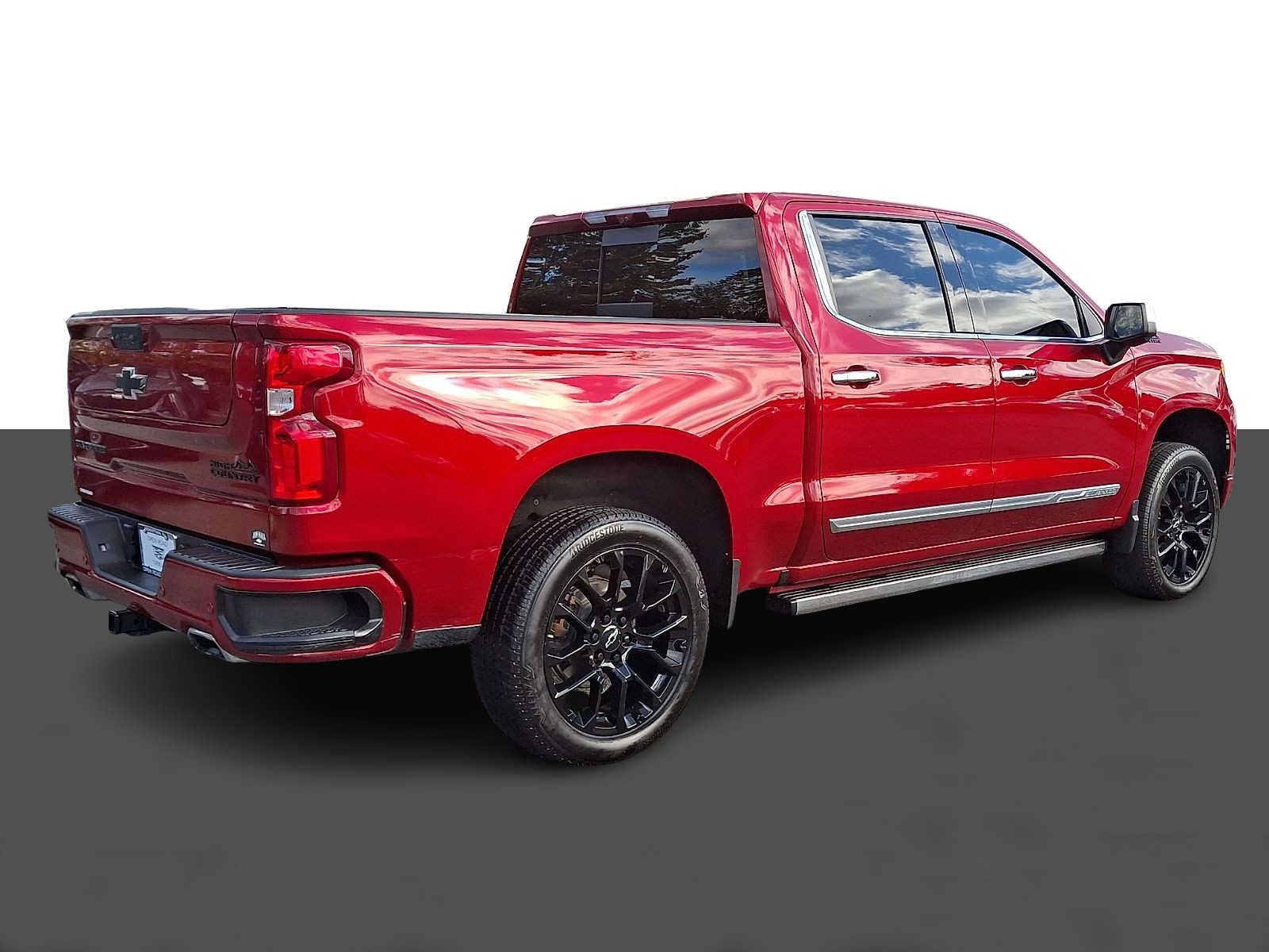 Used 2025 Chevrolet Silverado 1500 High Country w/ High Country Premium Package AWD/4WD image 6