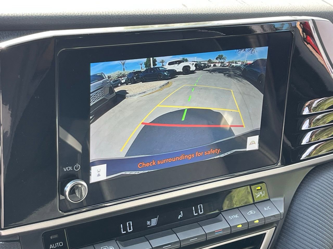 Used 2025 Toyota Camry SE image 12