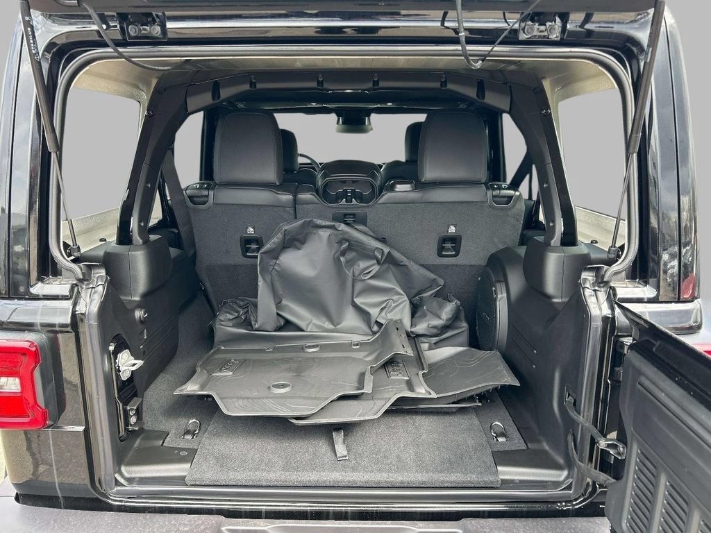New 2026 Jeep Wrangler Unlimited Sahara AWD/4WD image 6