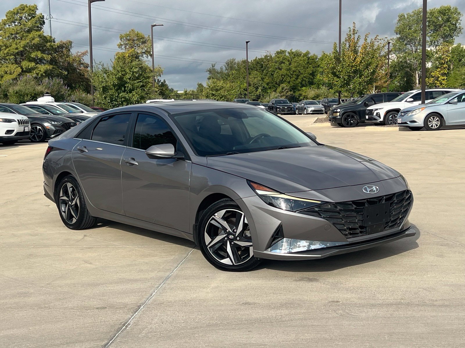 Used 2022 Hyundai Elantra Limited FWD image 1