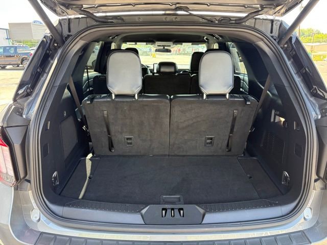 Used 2025 Ford Explorer ST-Line w/ ST-Line Street Pack AWD/4WD image 32