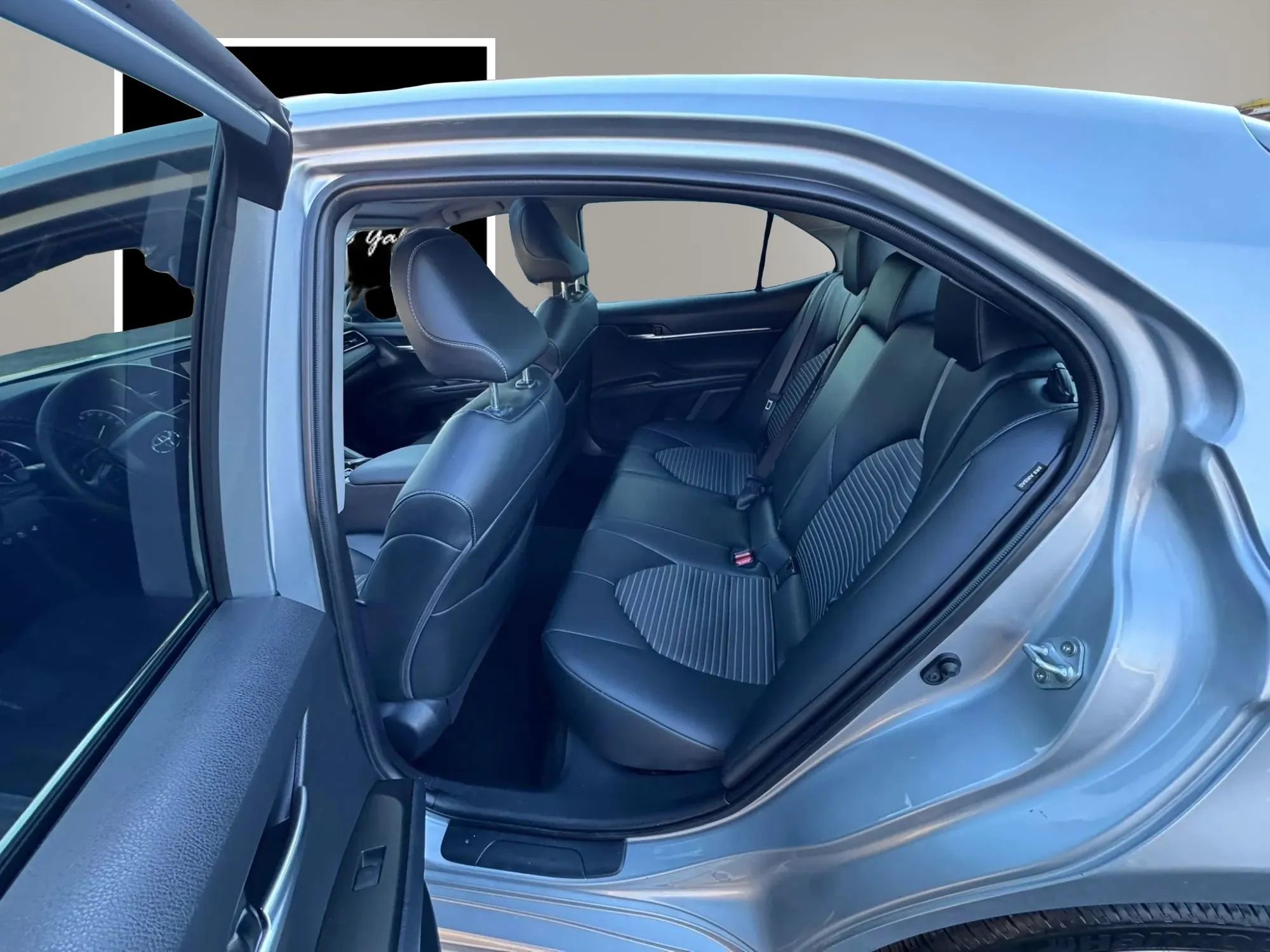 Used 2023 Toyota Camry SE w/ Cold Weather Package image 13