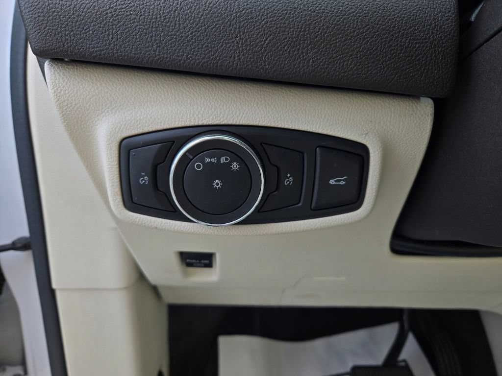 Used 2016 Lincoln MKC Reserve w/ Lincoln MKC Climate Package FWD image 14