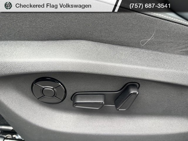 New 2025 Volkswagen Tiguan SE R-Line image 35