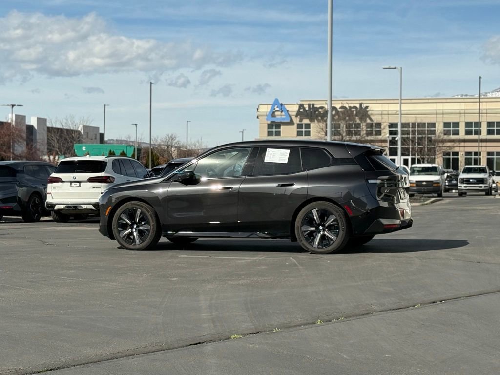 Used 2025 BMW iX xDrive50 w/ Premium Package image 7