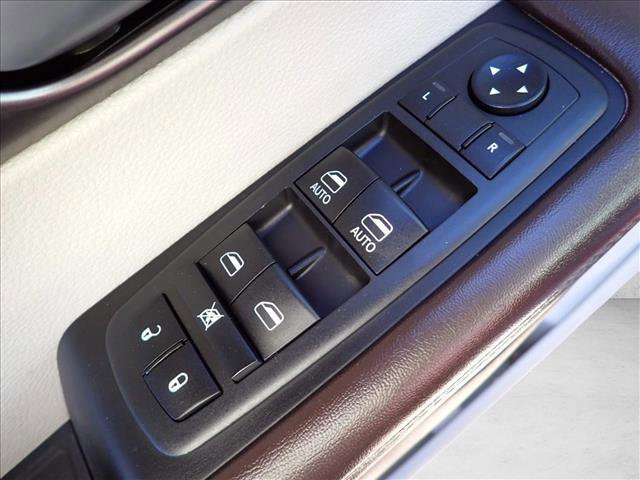Used 2018 Chrysler Pacifica Touring-L FWD image 12