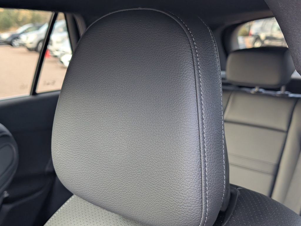 Used 2025 Mercedes-Benz GLC 350e 4MATIC image 13