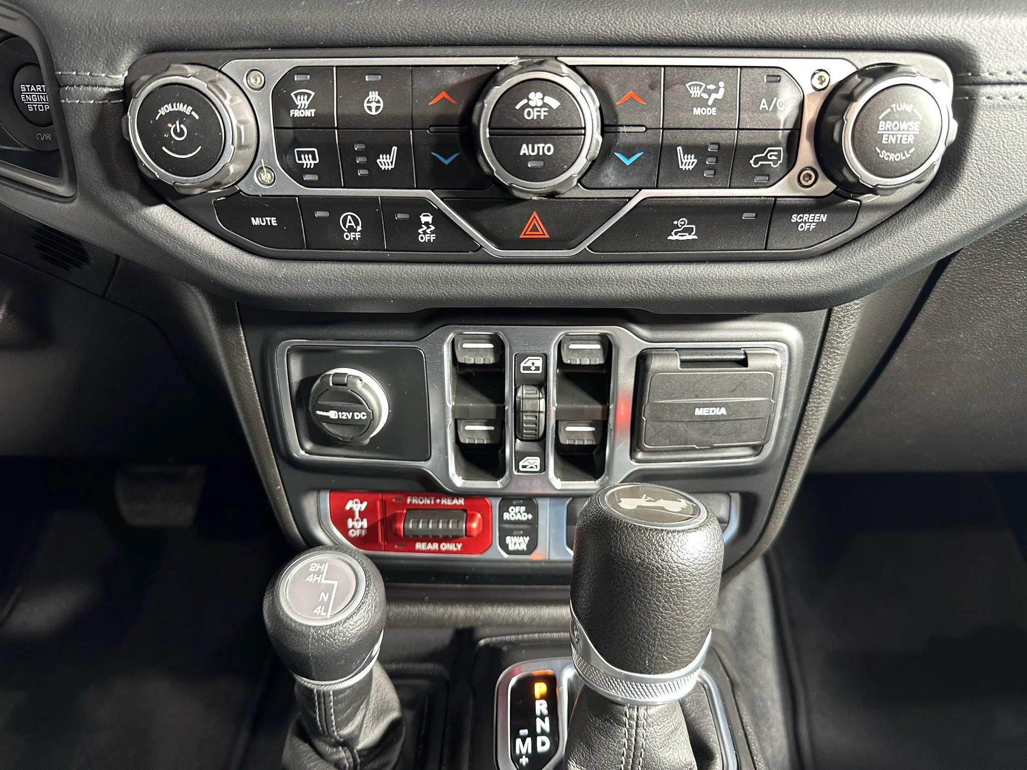 Used 2024 Jeep Wrangler Unlimited Rubicon w/ Convenience Group image 30