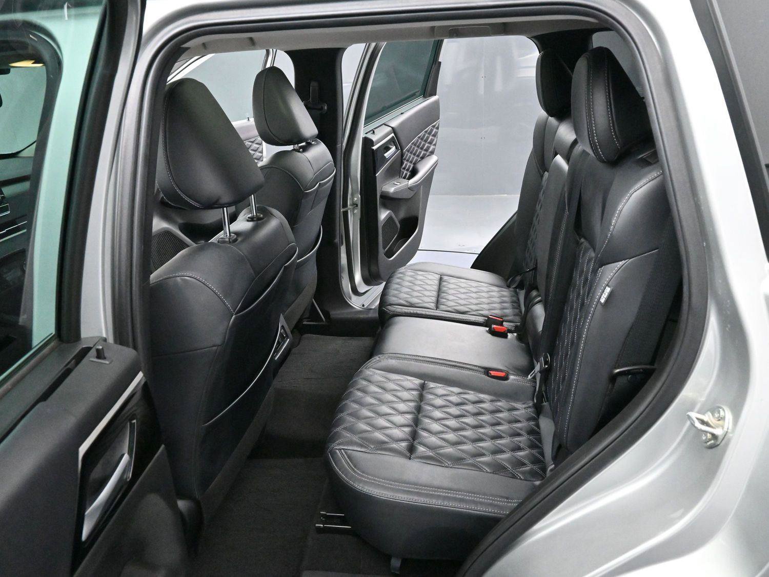 Used 2023 Mitsubishi Outlander SEL image 30