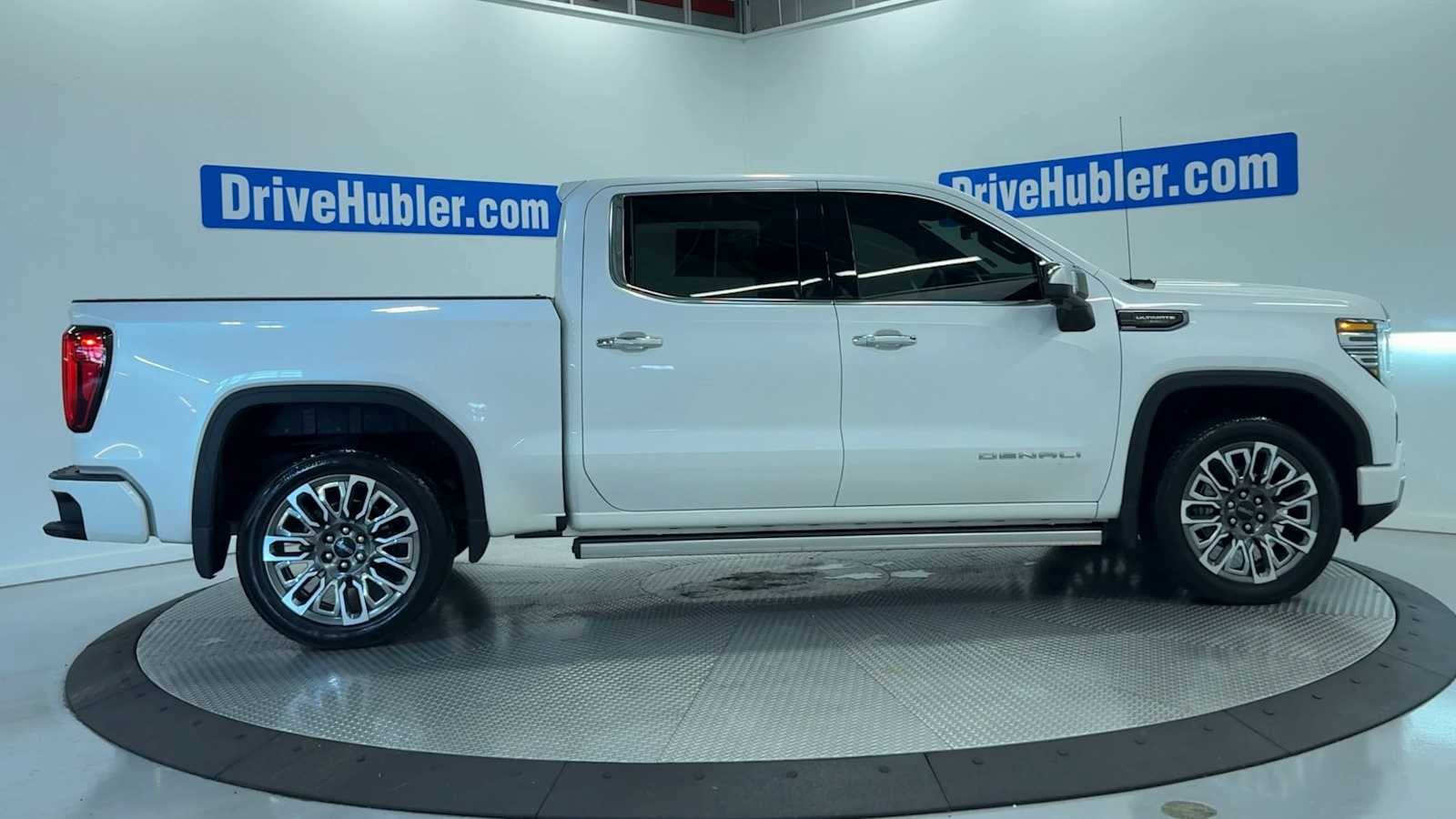 Used 2023 GMC Sierra 1500 Denali Ultimate AWD/4WD image 8