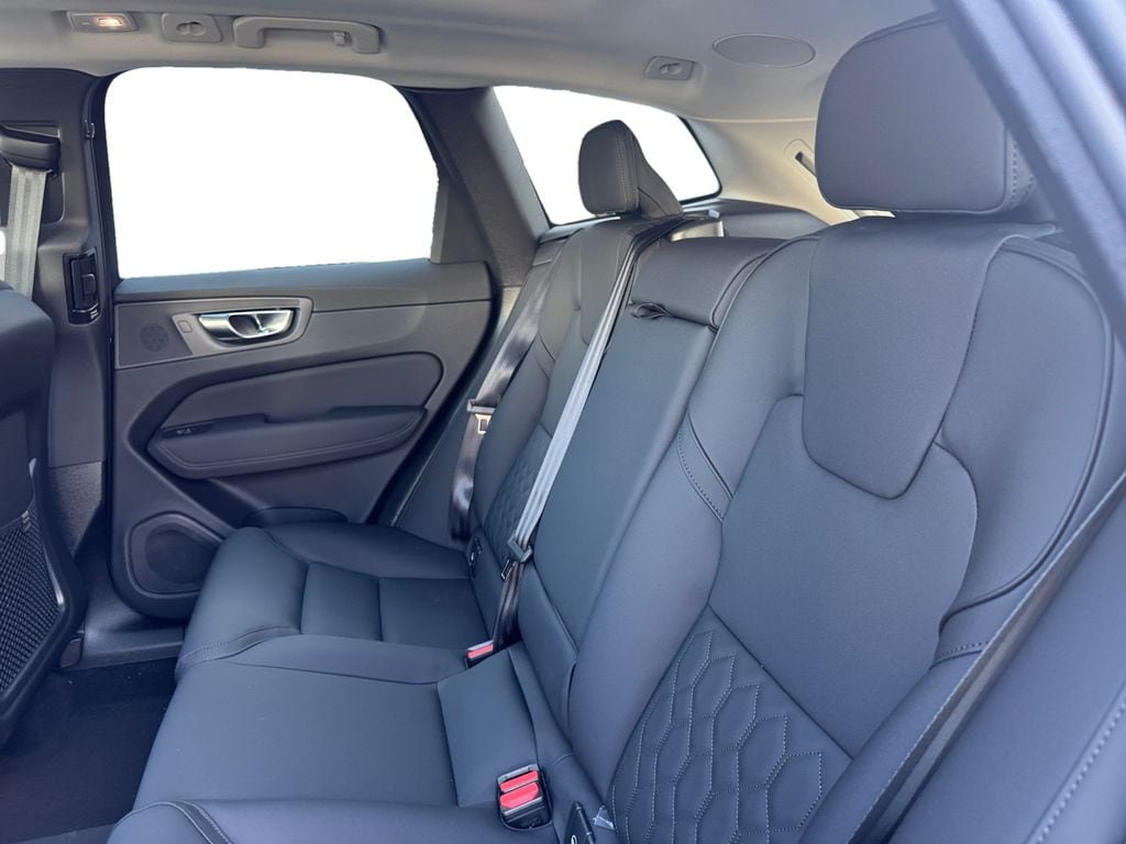 New 2026 Volvo XC60 B5 Plus w/ Protection Package Premier AWD/4WD image 24