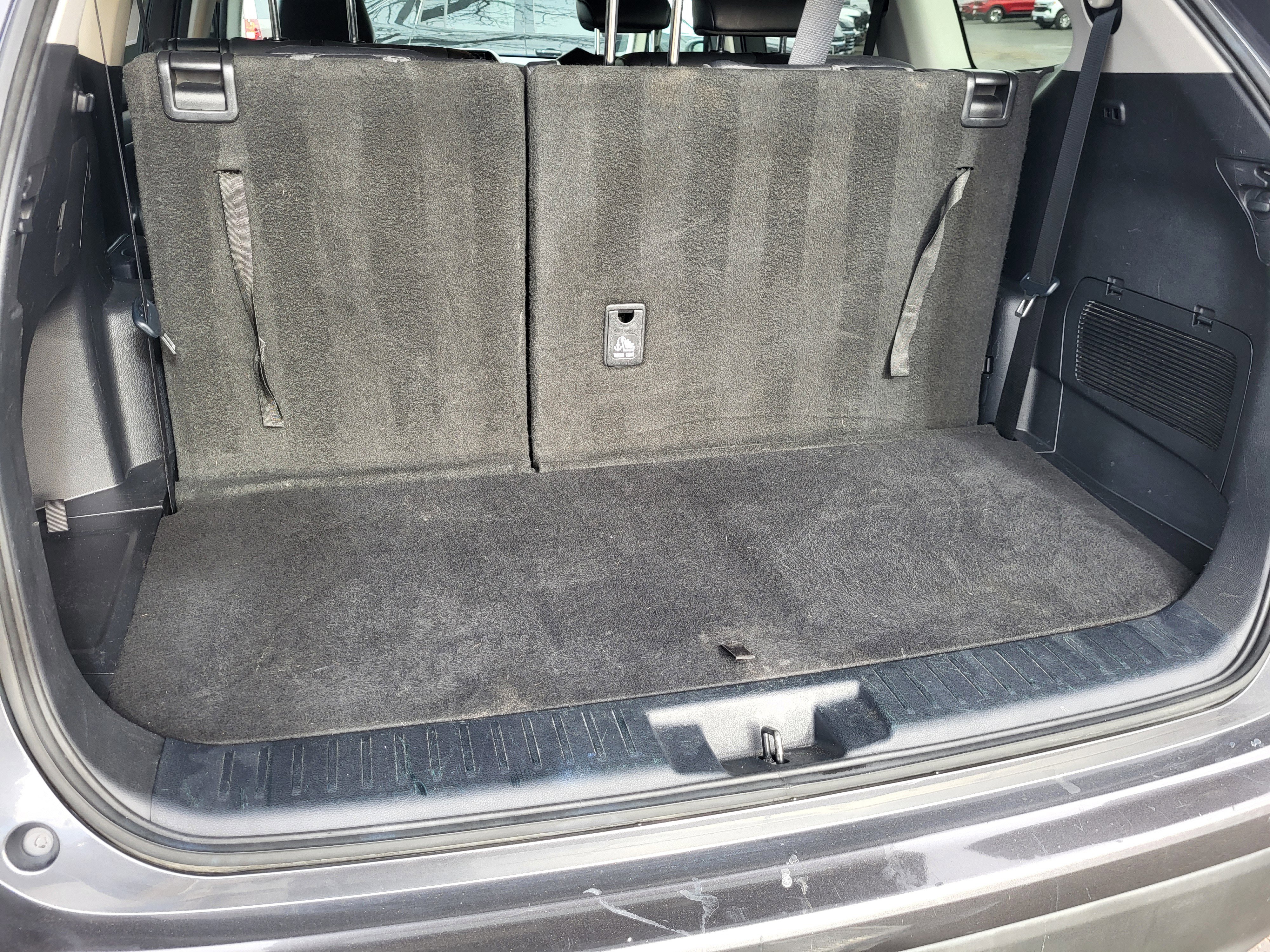 Used 2020 Toyota Highlander XLE image 18