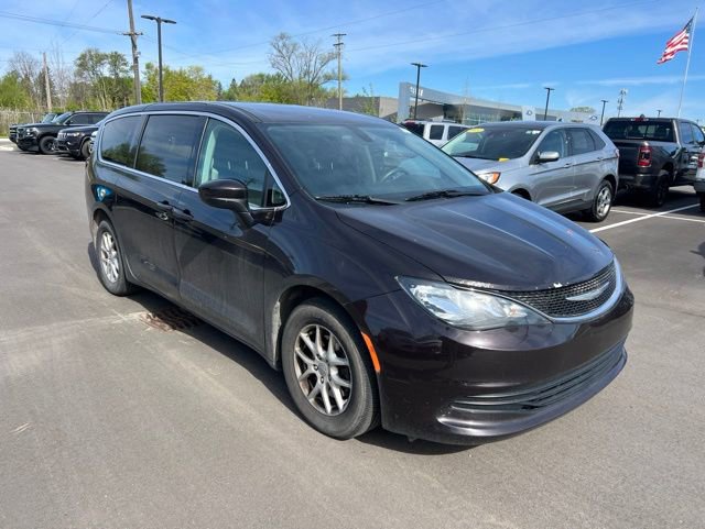Used 2018 Chrysler Pacifica LX FWD image 3