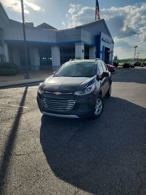 Used 2022 Chevrolet Trax LT w/ LT Convenience Package AWD/4WD image 3