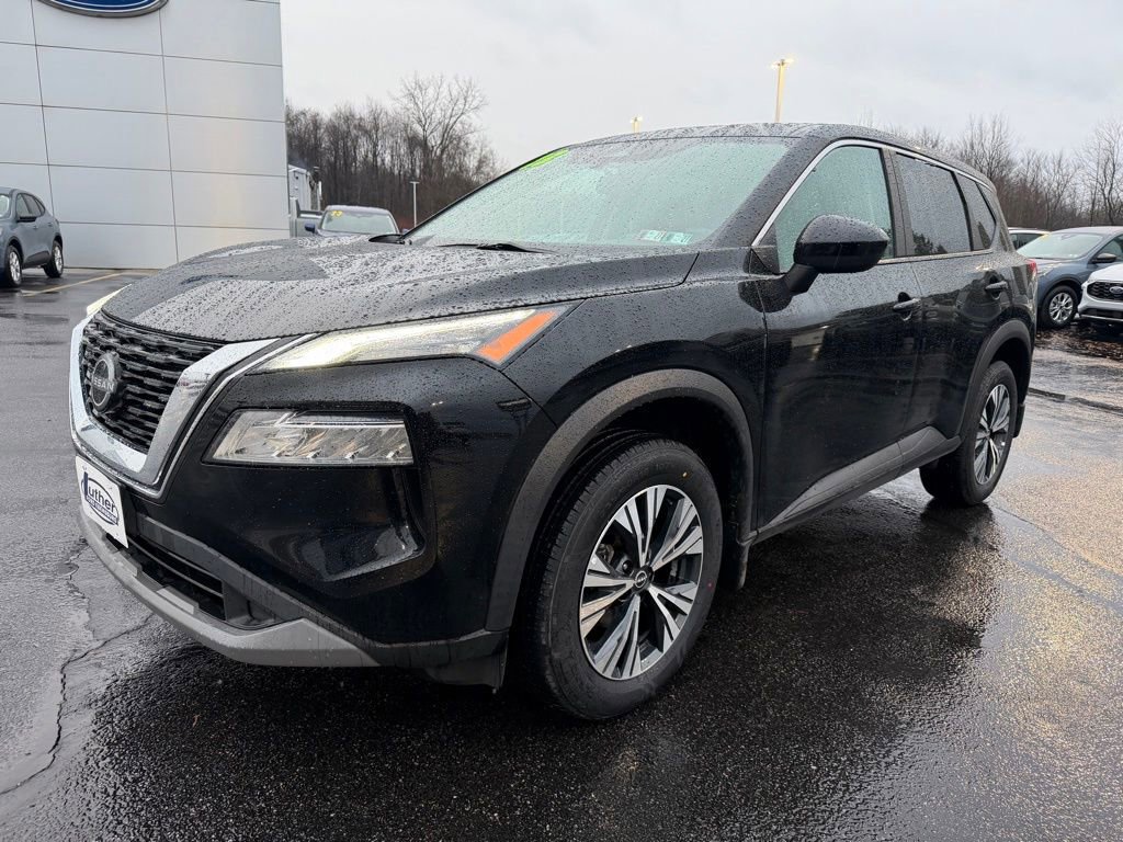 Used 2023 Nissan Rogue SV image 1