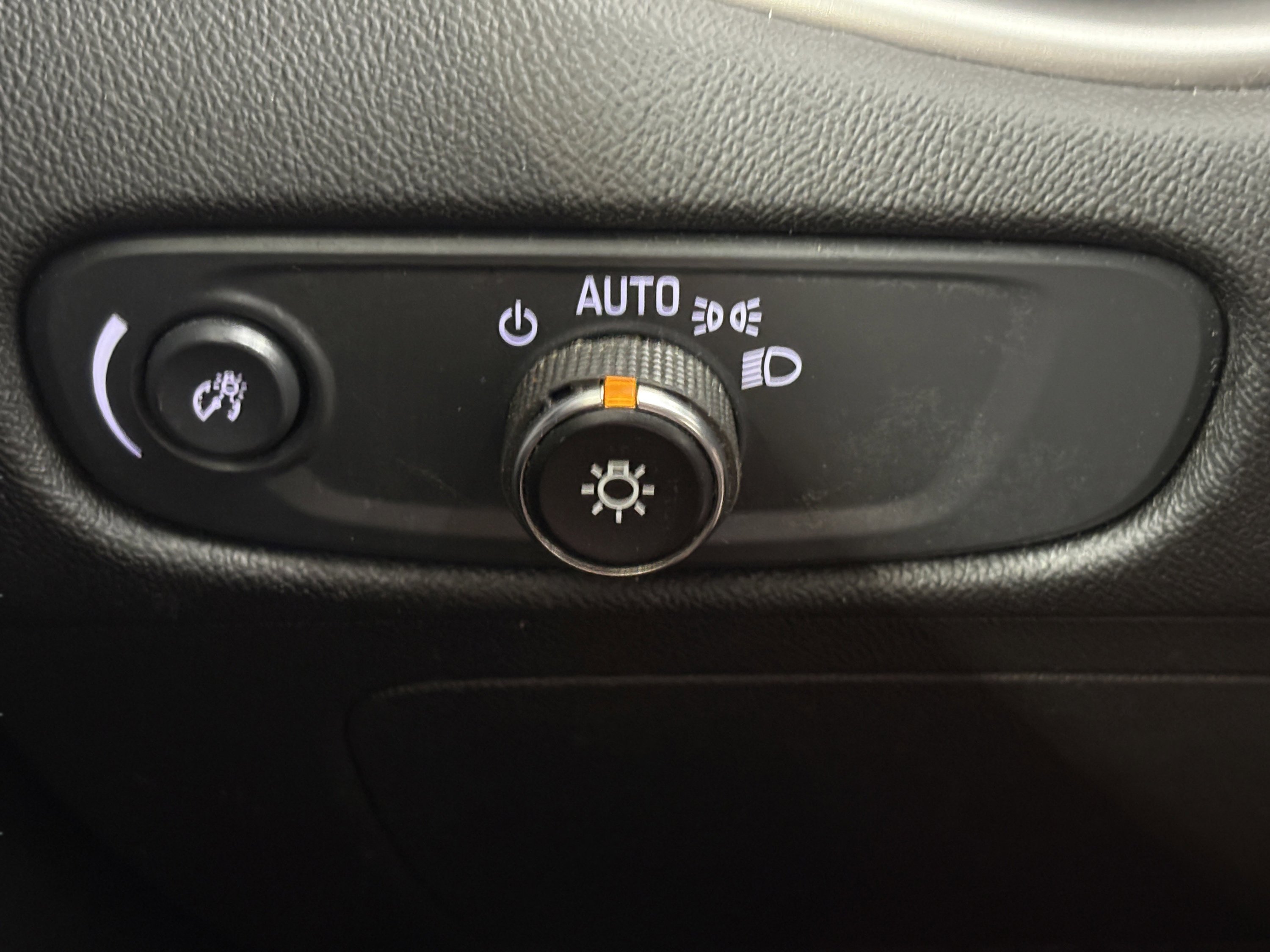 Used 2025 Chevrolet Malibu LT FWD image 17