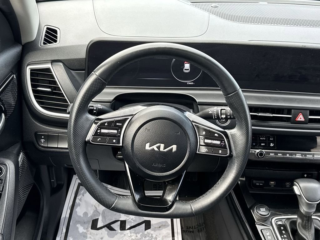Used 2024 Kia Seltos SX w/ SX Sunroof Package AWD/4WD image 11