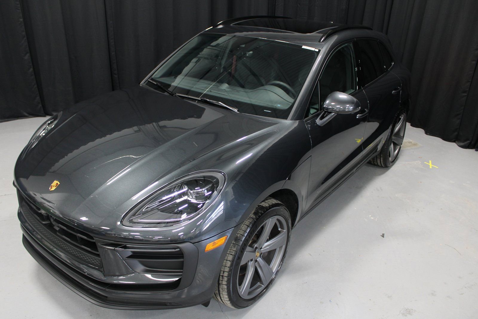 Used 2025 Porsche Macan image 13