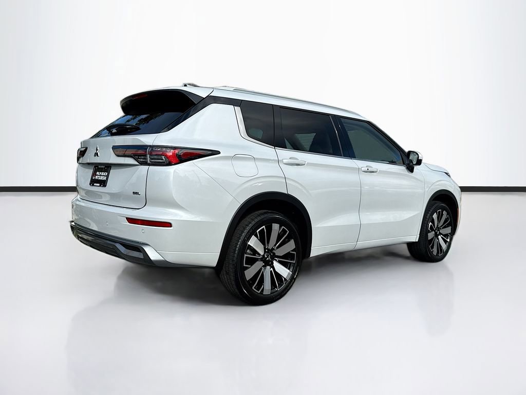 Used 2025 Mitsubishi Outlander SEL image 6
