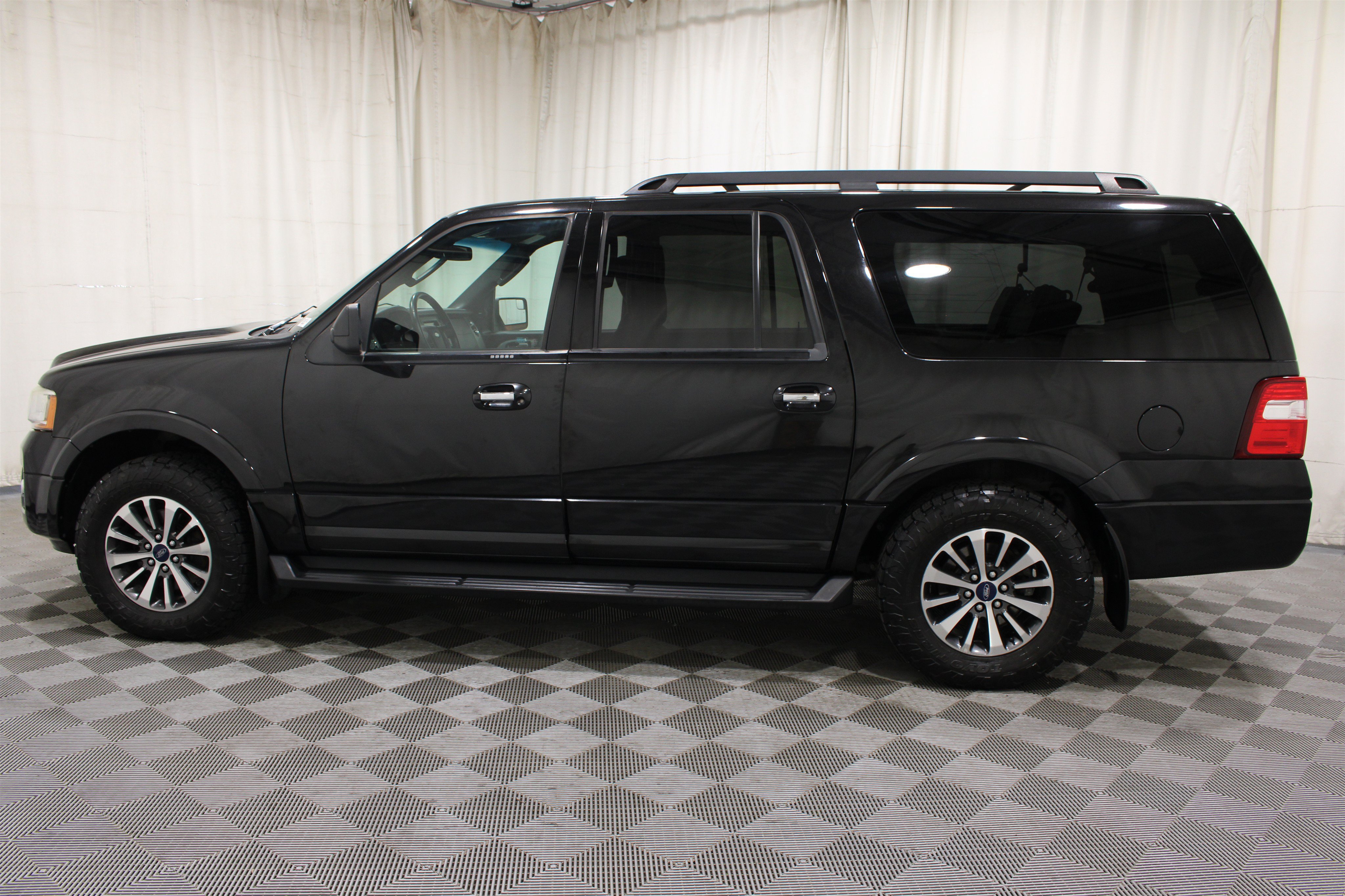 Used 2015 Ford Expedition EL XLT w/ Equipment Group 202A AWD/4WD image 34