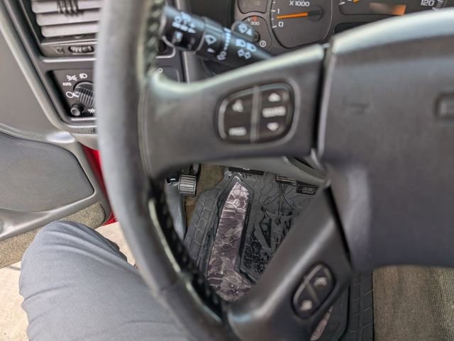 Used 2005 GMC Sierra 2500 SLE w/ Skid Plate Package image 11