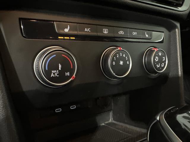 Certified 2022 Volkswagen Taos SE image 30