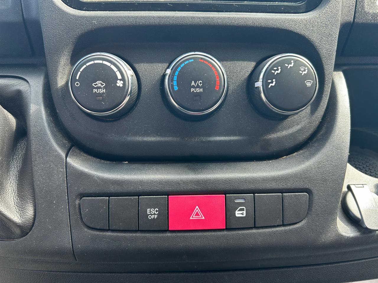 Used 2015 RAM ProMaster 3500 FWD image 24