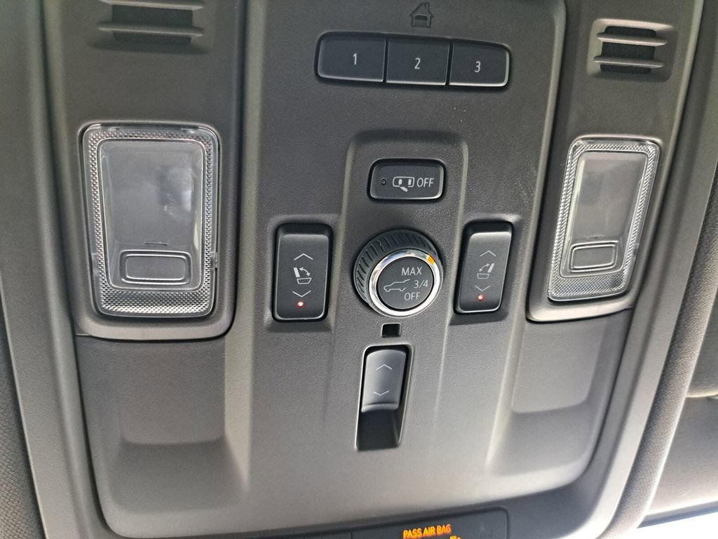 Used 2023 GMC Yukon Denali RWD image 12