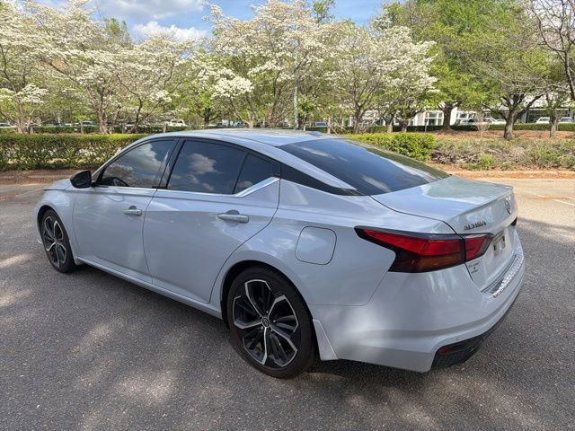 Used 2023 Nissan Altima 2.5 SR w/ SR Premium Package FWD image 3