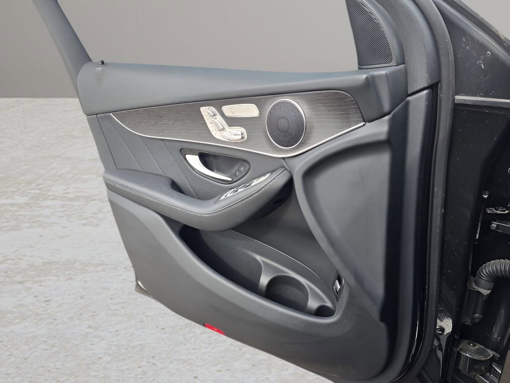 Used 2022 Mercedes-Benz GLC 300 4MATIC image 17