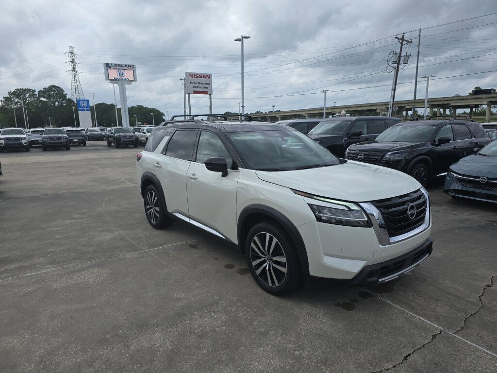 Used 2023 Nissan Pathfinder Platinum w/ Cargo Package FWD image 7