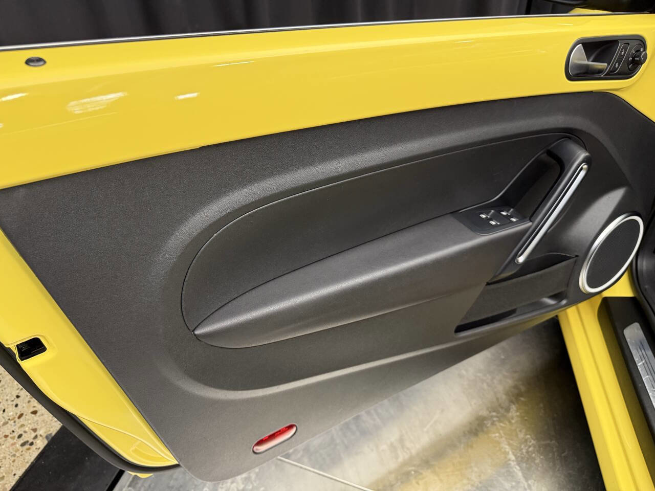 Used 2013 Volkswagen Beetle 2.5 image 20