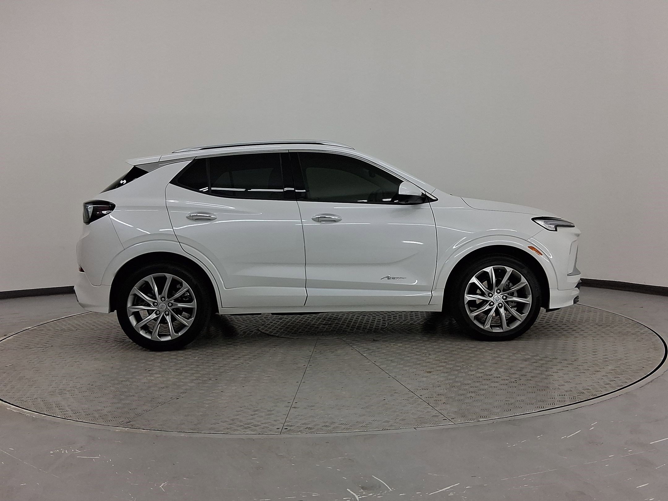 Used 2025 Buick Encore GX Avenir w/ Avenir Technology Package image 8