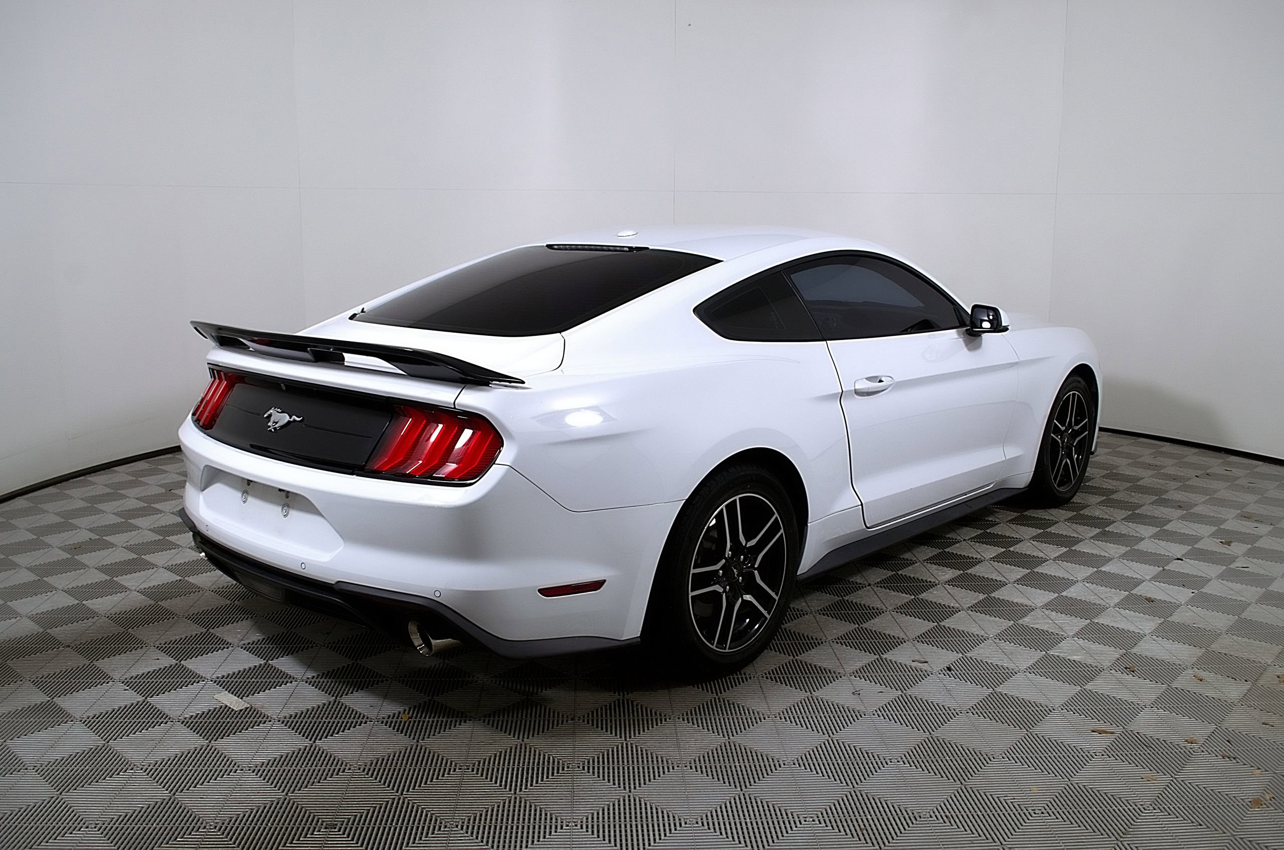 Used 2019 Ford Mustang Premium RWD image 7
